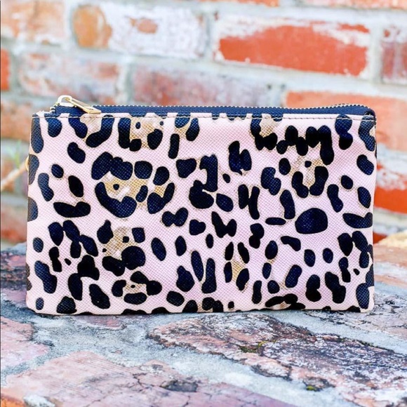 Let’s just leopard - Picture 1 of 2